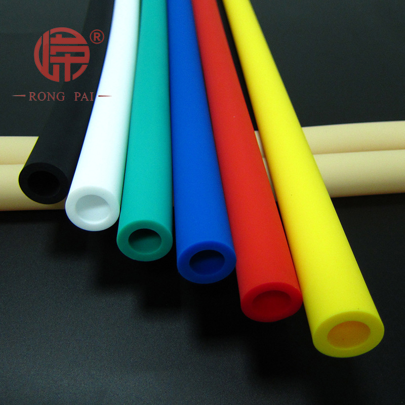 設（shè）備（bèi）摩擦（cā）導致軟管常破？嶸（róng）牌矽膠管外覆耐磨層，壽命提升3倍！